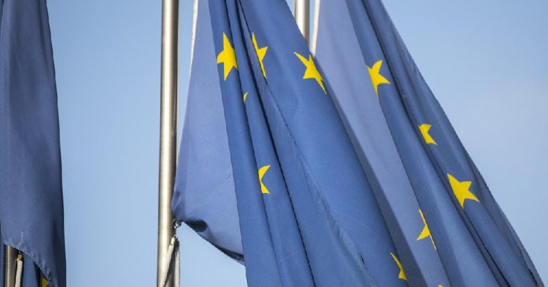 ECB z zvišanjem obrestnih mer nad inflacijo