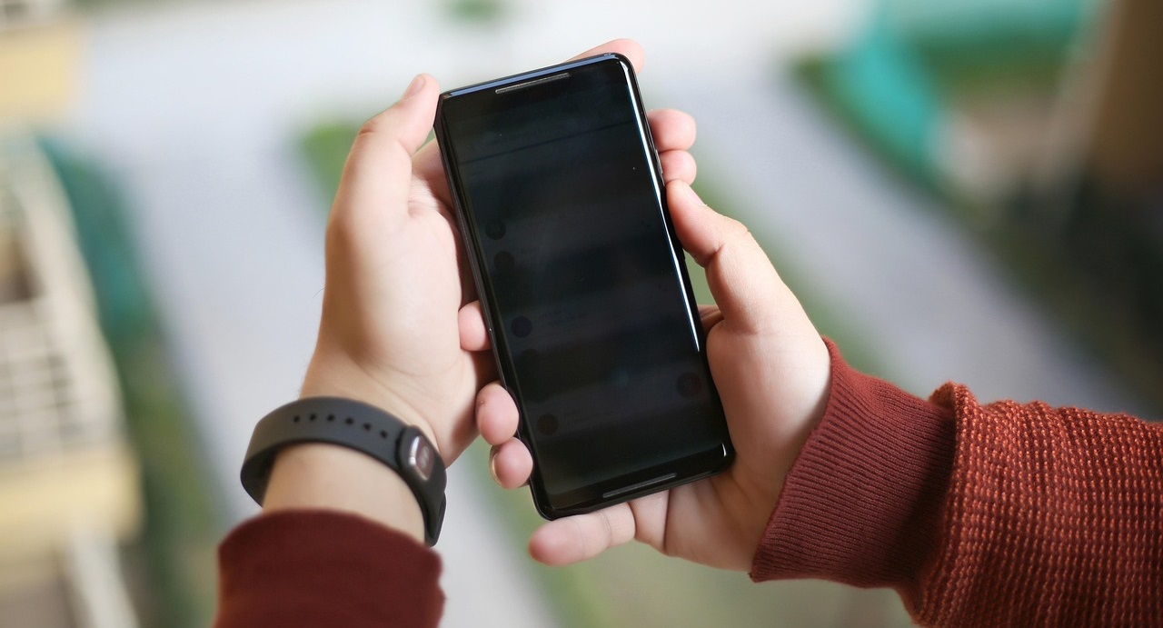 Pametni telefoni, e-pošta in obvestila nas lahko spremljajo 24 ur na dan