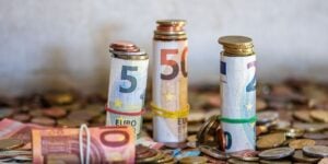 Obvezna božičnica potrjena že za letos, izplačana mora biti najpozneje do 18. decembra