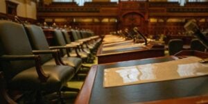 Poslanci potrdili interventni zakon za razvoj Slovenije: kaj prinaša?